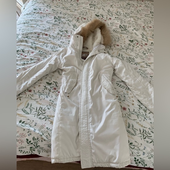 Aritzia white xs parka! - Picture 2 of 4